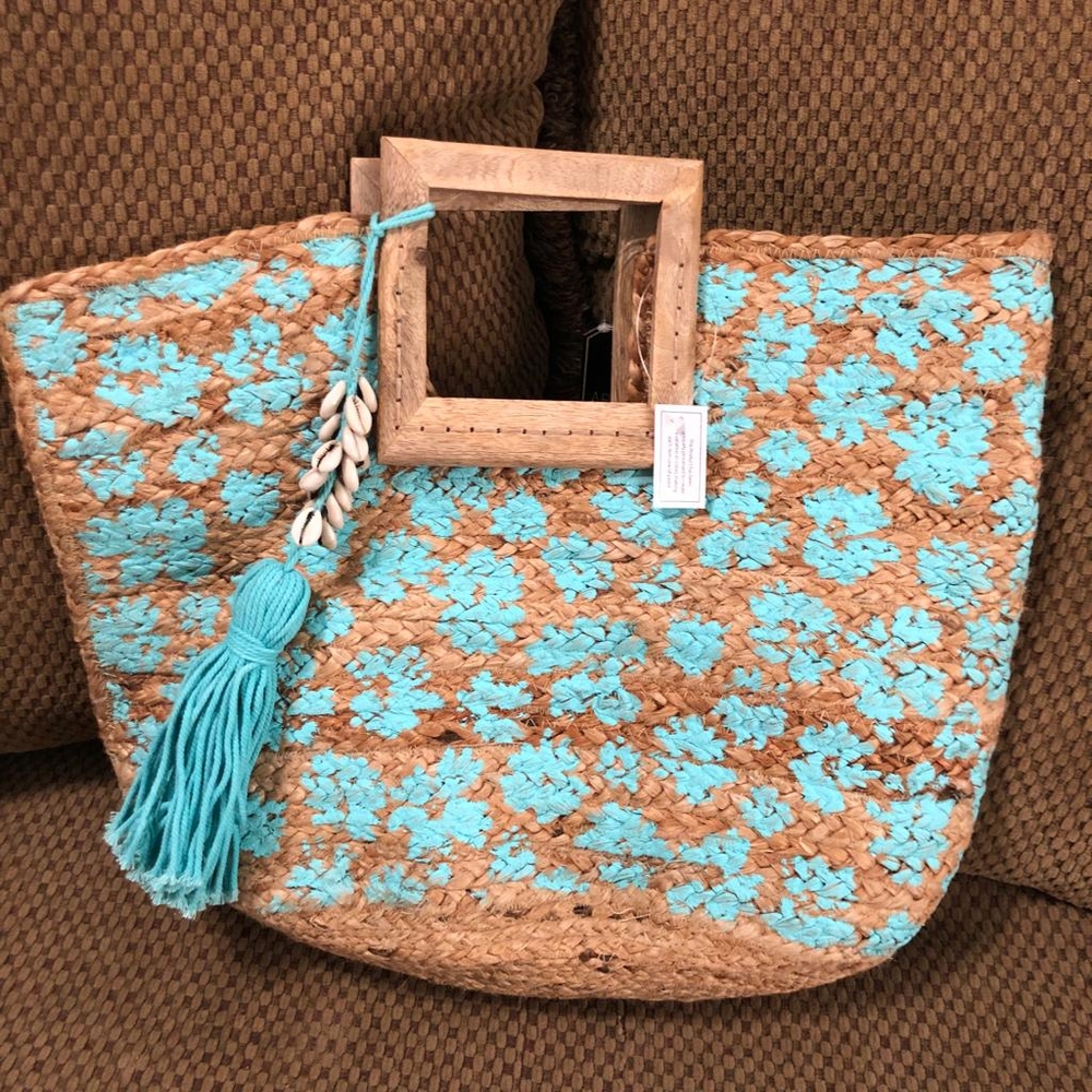 Twig & Arrow Woven Large Beach Purse Hand Bag with Sea Shells & Tassel